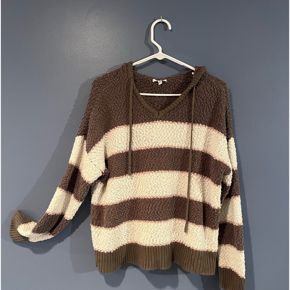 Knitted Cropped Sweater.